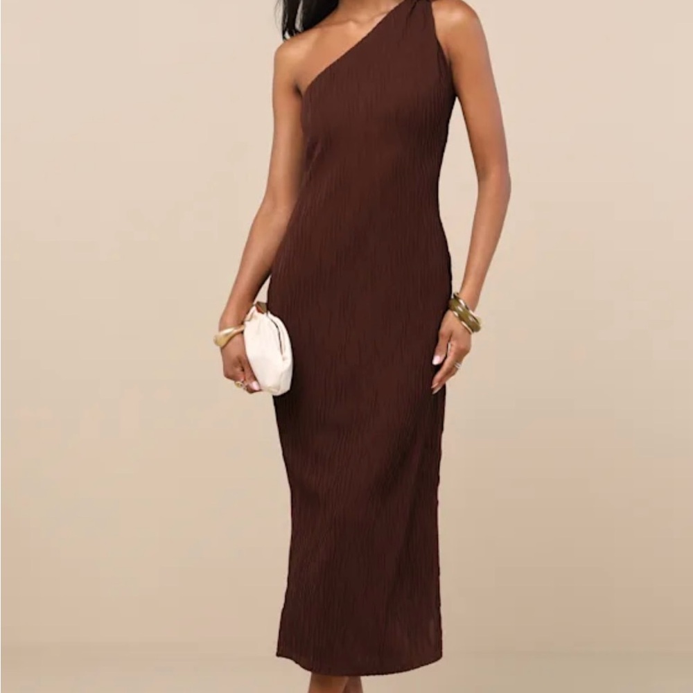 Lulu’s Aristea Brown Textured One-Shoulder Midi Dress